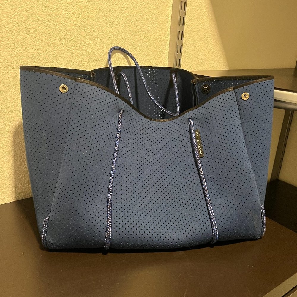State of Escape Neoprene Tote Bag in Navy with Blended Rope